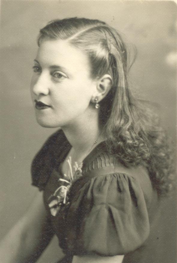 Ana em 03 de setembro de 1948, pouco antes do casamento